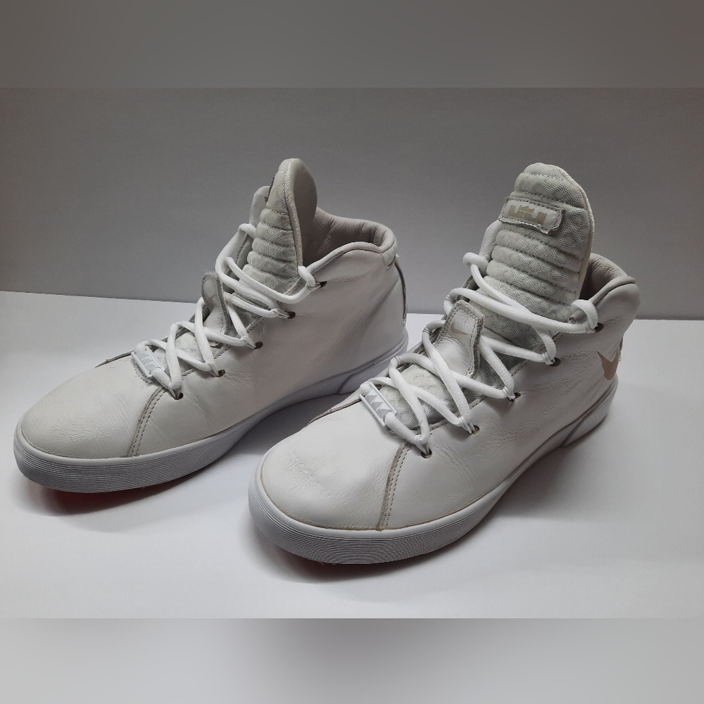 Nike LeBron XII NSW Lifestyle Size 7.5